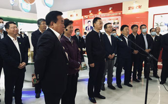 贵州、辽宁两省省长来首页| J9国际集团中国官方网站参观考察